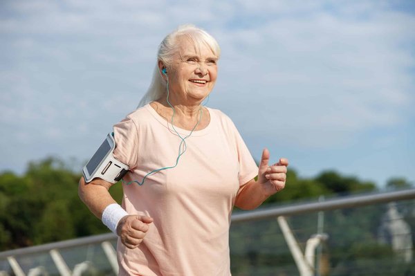 Qui peuvent se servir des brassards personnalisés comme cadeau?