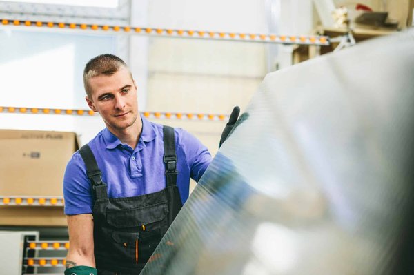 Vitrier en Normandie : un professionnel qualifié à proximité pour vos urgences en vitrerie